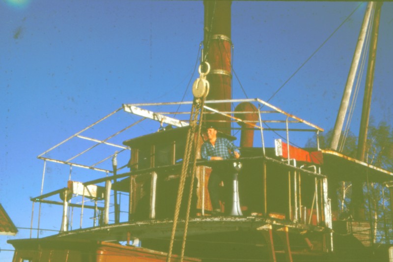 Skepparn på halvt skrotade SS Gerd 5 okt 1963.jpg