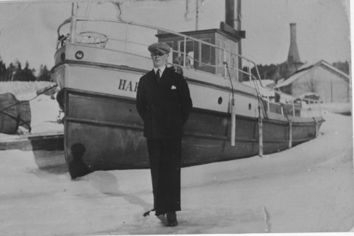 Bogs Harge trol B  Vennbergs 1907 okänd herre på isen.jpg