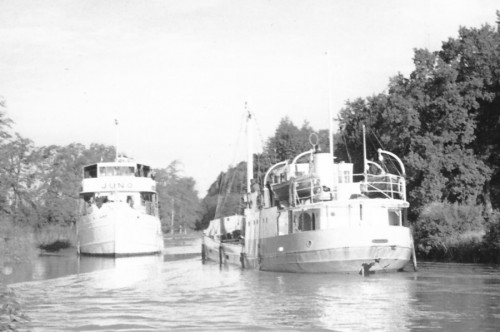 1840 MS Juno möter 7098  Tuna före 1973 sv.jpg