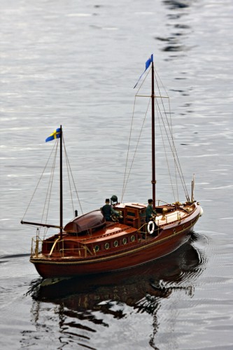 M/Y Calina som båtmodell i original utförande