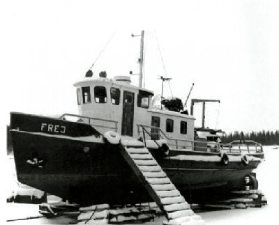 &amp;quot;Frej&amp;quot; på slipen i Båtskärsnäs. Foto av Bert Bergström, stulet från praktverket &amp;quot;Bogserbåtsflottan i Kalixorten&amp;quot;. I dag ligger hon sjunken utanför Fredrikshavn.