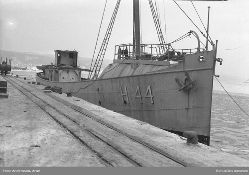 Poseidon 8910 somHjälpkanonbåten H44 Skagerack i Uddevalla 1948.jpg