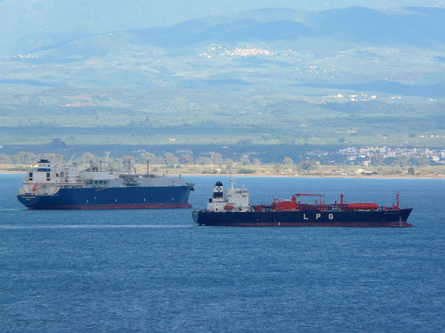 LNG och LPG den 19 april 2022 Messinan Bay.JPG